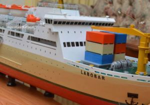 Miniatur Kapal Pelni KM Labobar