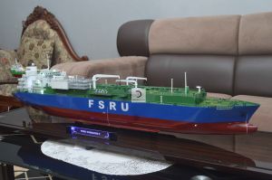 Miniatur Kapal Tanker FSRU Turquois P