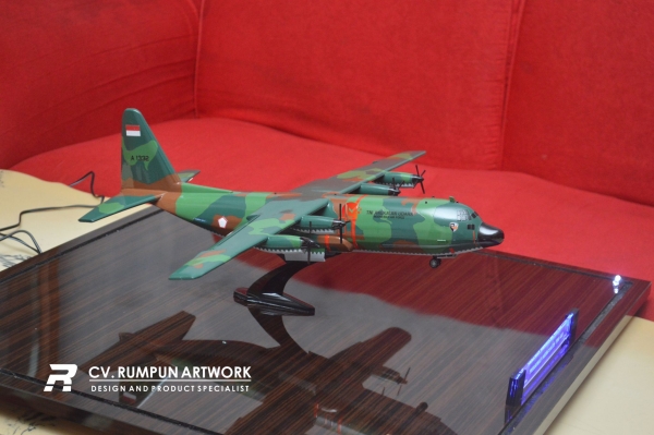 Miniatur Pesawat Hercules