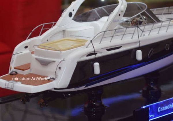 Miniatur Kapal Yacht Cranchi 41 Endurance