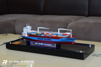 Miniatur Kapal MV Verus Global