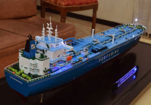 Miniatur Kapal Tanker Galunggung
