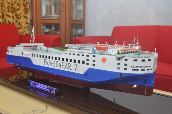 Miniatur Kapal Ro-ro Fajar Bahari VI