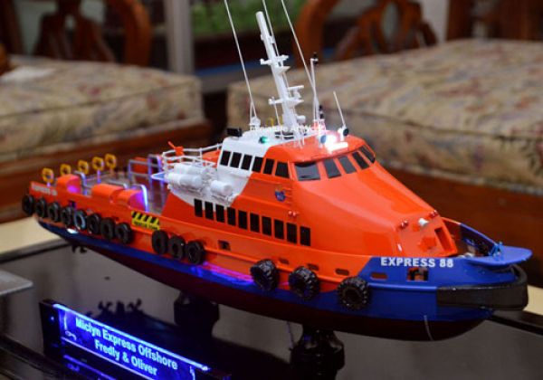 Miniatur Kapal Crewboat Express 88