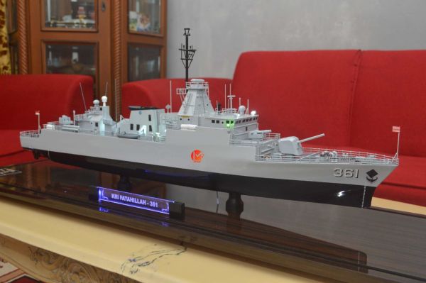 Miniatur Kapal Perang KRI Fatahillah 361