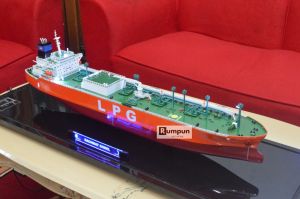 Miniatur Kapal Tanker LPG Gas Komodo