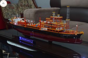 Miniatur Kapal Tanker Karapan Armada Sterling