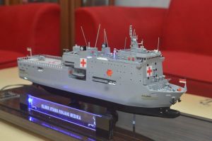 Miniatur Kapal KRI Dr. Soeharso