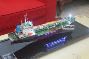 Miniatur Kapal Tanker Meditran