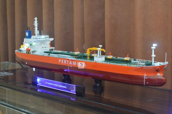 Miniatur Kapal Tanker Sanggau
