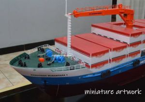 Miniatur Kapal Container Kendhaga Nusantara