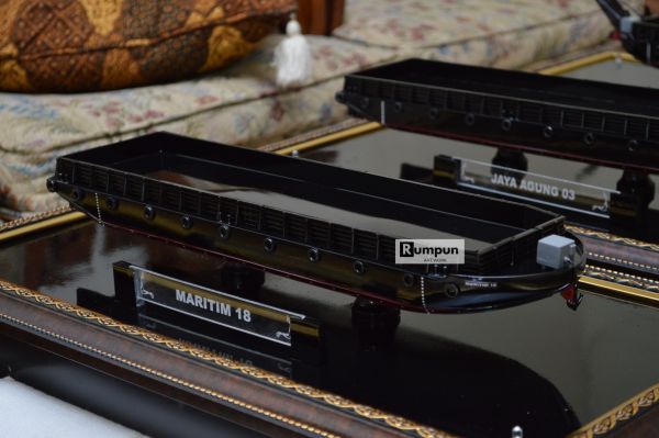 Miniatur Kapal Tongkang Sinar Baiduri (Maritim 18)