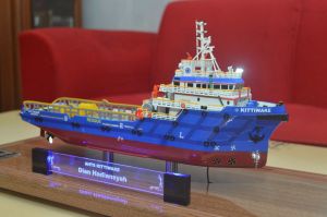 Miniatur Kapal AHTS Kittiwake