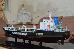 Miniatur Kapal Tanker Niaga Samudera