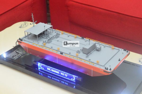 Miniatur Kapal Tongkang Oil Barge