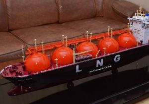 Miniatur Kapal LNG Golar Mazo