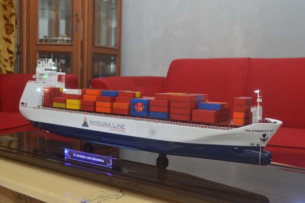Miniatur Kapal Container ITG Eternity 01