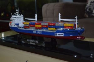 Miniatur Kapal Tanker Logistik Nusantara 5