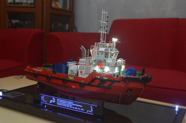 Miniatur Kapal Tugboat Transko Rajawali