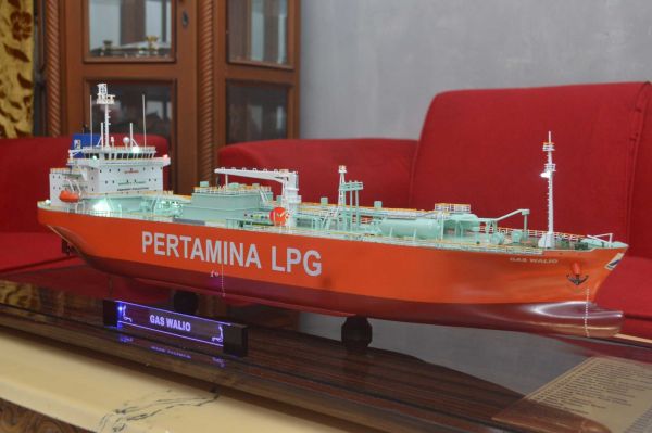 Miniatur Kapal Tanker Gas Walio
