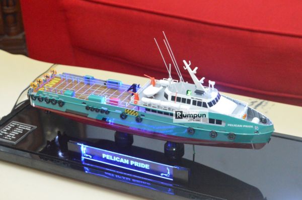 Miniatur Kapal Crewboat Pelican Pride