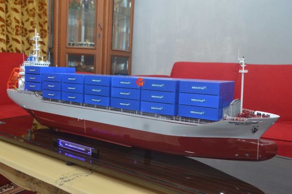 Miniatur Kapal Container MV Meratus Kupang