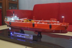 Miniatur Kapal Tanker King of the Sea