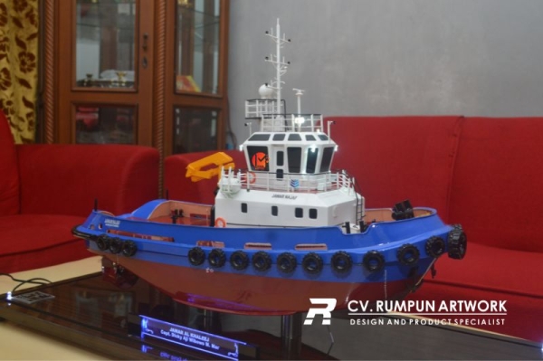 Miniatur Kapal Tugboat Jawar Najaf