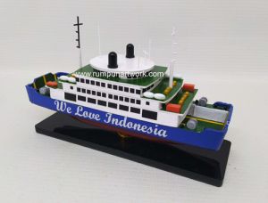Miniatur Kapal Roro 14cm