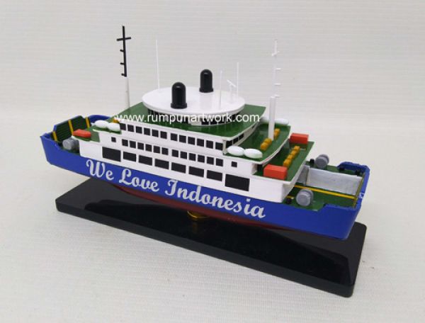 Miniatur Kapal Roro 14cm
