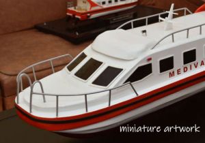 Miniatur Kapal Crewboat Medivac