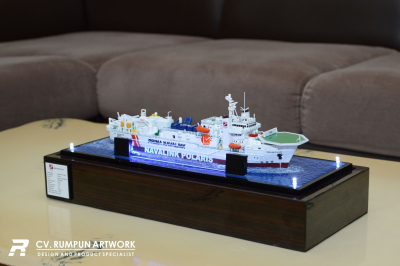 Miniatur Kapal Kabel Navalink Polaris (Pola Air)